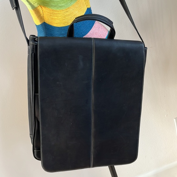 ROYCE VAQUETTA LARGE MESSENGER CROSSBODY BAG - Picture 5 of 9